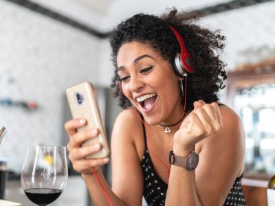 Applications to Download Music on your Cell Phone for Free