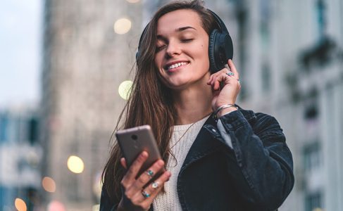 تطبيقات للاستماع إلى الموسيقى المجانية