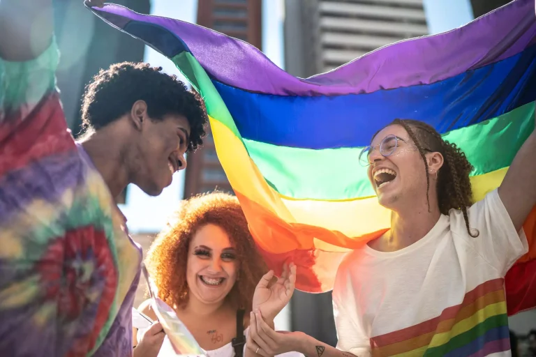 使用這款超棒的應用程式與 LGBTQ+ 人士聊天和聯繫！